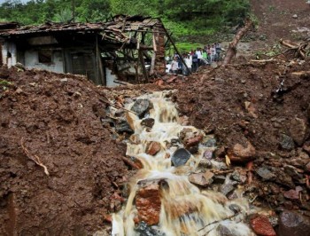 Lở đất ở Myanmar: 12 người chết, hơn 100 người mất tích