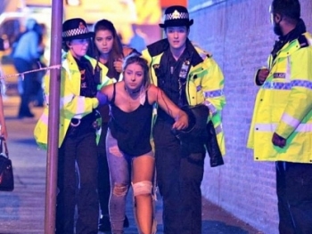 Hình ảnh từ vụ nổ kinh hoàng ở Manchester, Anh