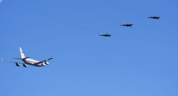 Sáu máy bay chiến đấu Su-57 hộ tống Tổng thống Putin