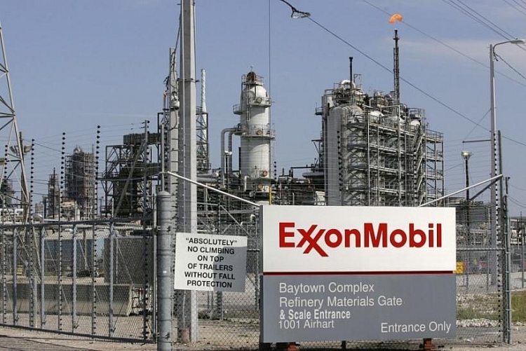 baghdad phan ung manh voi viec exxonmobil rut nhan vien khoi iraq