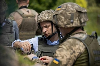 Tân Tổng thống Ukraine thị sát vùng chiến sự ở miền đông