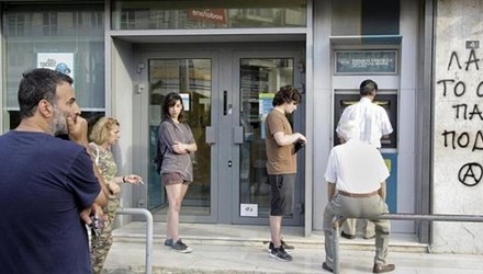 Hy Lạp đóng cửa toàn bộ hệ thống ngân hàng