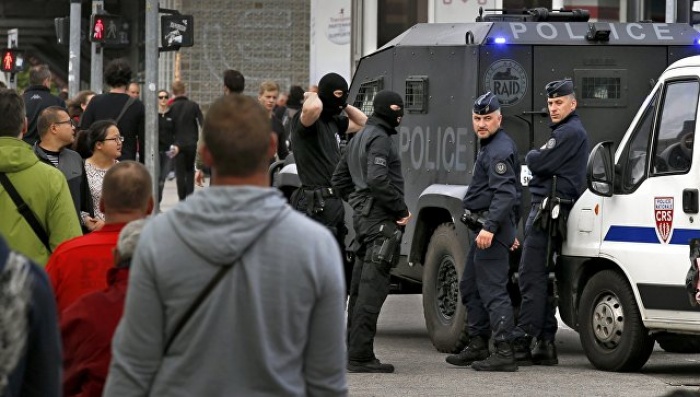 Cảnh sát Pháp bắt giữ một nhóm phóng viên Nga