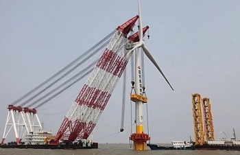 Trung Quốc xây dựng các trang trại điện gió ở Biển Hoa Đông