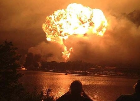 Canada: Tàu hỏa chở dầu nổ kinh hoàng, nhiều người thương vong
