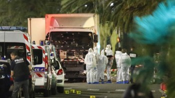 Tiết lộ bất ngờ về chiếc xe tải chở bọn khủng bố ở Pháp