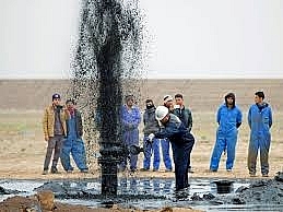 Iraq thu về hơn 700 tỷ USD tiền bán dầu mỏ
