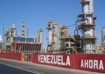 Nhà máy lọc dầu lớn nhất Venezuela bị cúp điện