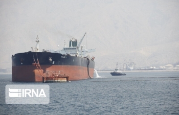 Lần đầu Iran xuất khẩu dầu không đi qua eo biển Hormuz