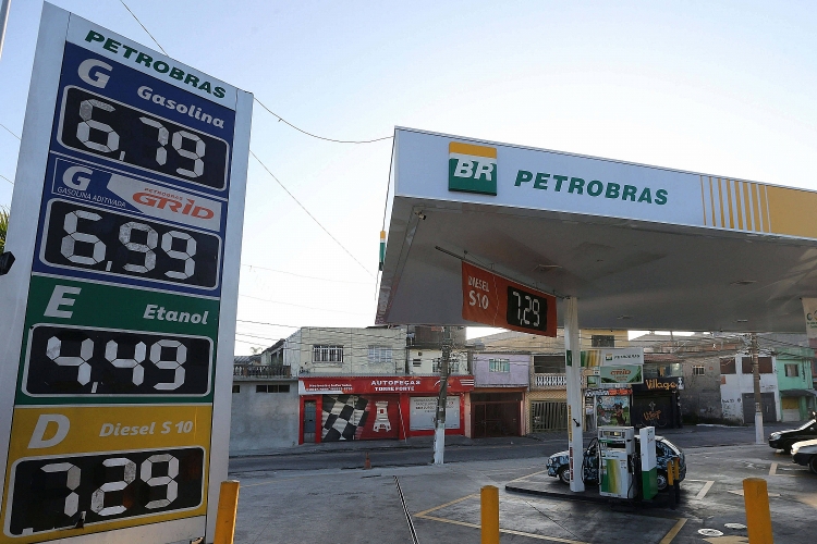 Chính sách thả nổi giá nhiên liệu của Petrobras bị nghi ngờ