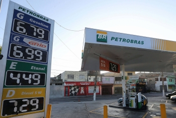 Chính sách thả nổi giá nhiên liệu của Petrobras bị nghi ngờ