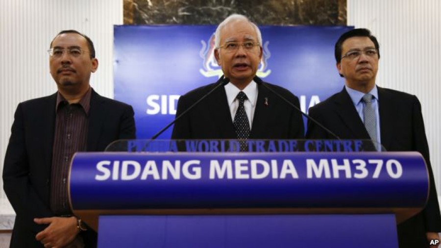 Vì sao Malaysia vội vàng xác nhận mảnh vỡ là của MH370?