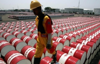 Giá dầu thế giới 22/5: Đồng loạt giảm mạnh vì căng thẳng thương mại Mỹ - Trung