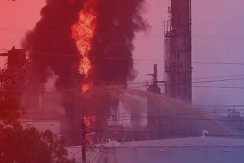 Cháy lớn tại nhà máy lọc dầu 100 tuổi của Exxon Mobil ở Texas