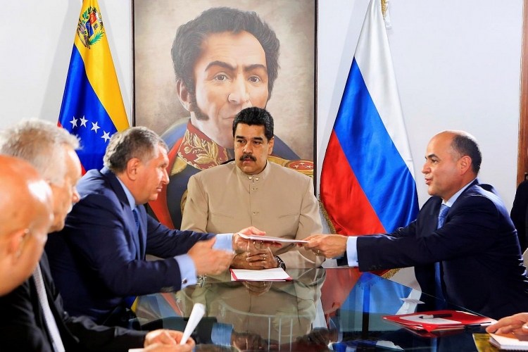 rosneft duoc uu dai thue de phat trien hai mo khi dot ngoai khoi venezuela