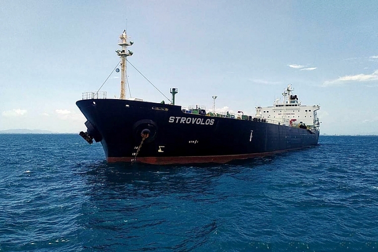 Indonesia bắt được tàu trộm dầu ở Campuchia