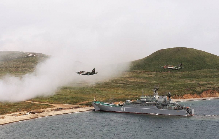 Trung Quốc thông báo gửi một phần lực lượng quân sự đến Nga