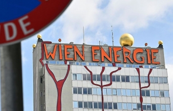 Áo “cấp cứu” công ty năng lượng lớn nhất nước