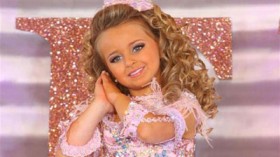 Pháp cấm tổ chức thi hoa hậu cho trẻ em