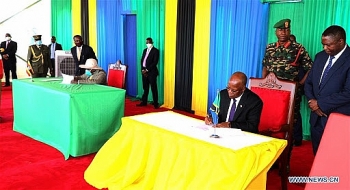 Tanzania và Uganda ký thỏa thuận xây dựng đường ống dẫn dầu