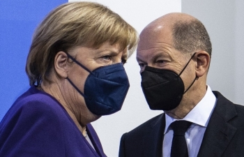 Thủ tướng Đức chỉ trích chính sách năng lượng của “bà đầm thép Merkel”