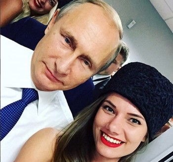 Putin chụp ảnh cùng người mẫu nóng bỏng
