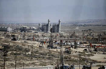 Iran mở cửa mỏ dầu lớn nhất nước