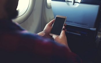 Bí mật của việc tắt điện thoại khi đi máy bay?