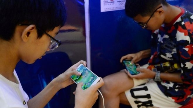 Điện thoại smartphone đang hủy hoại trẻ em nông thôn Trung Quốc