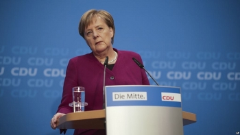 Bà Merkel có “hạ cánh an toàn”?