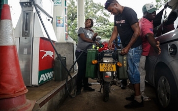 Zimbabwe tăng mạnh giá bán lẻ xăng dầu