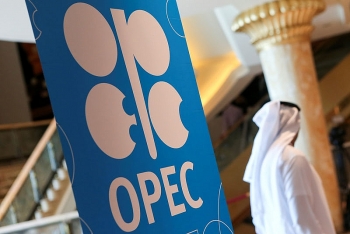 OPEC+ quyết tâm tăng dần sản lượng