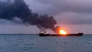 Nga giải cứu tàu chở dầu phát nổ ở Biển Azov