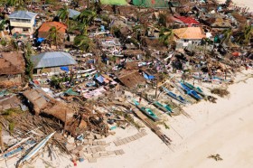 Siêu bão Haiyan tàn phá như sóng thần