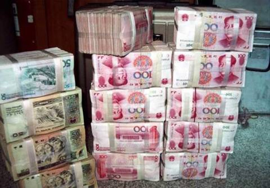 Trung Quốc: Phát hiện 33 triệu USD trong nhà một quan chức