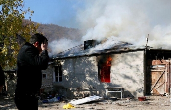 Người Armenia tự đốt nhà mình khi rút khỏi Nagorno-Karabakh