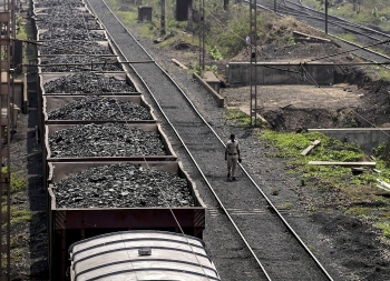 Đầu tư cho ngành than giảm mạnh tại Ấn Độ