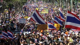 Bangkok tê liệt vì biểu tình