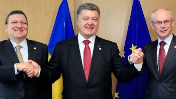 Phương Tây đang “làm hư” Ukraina