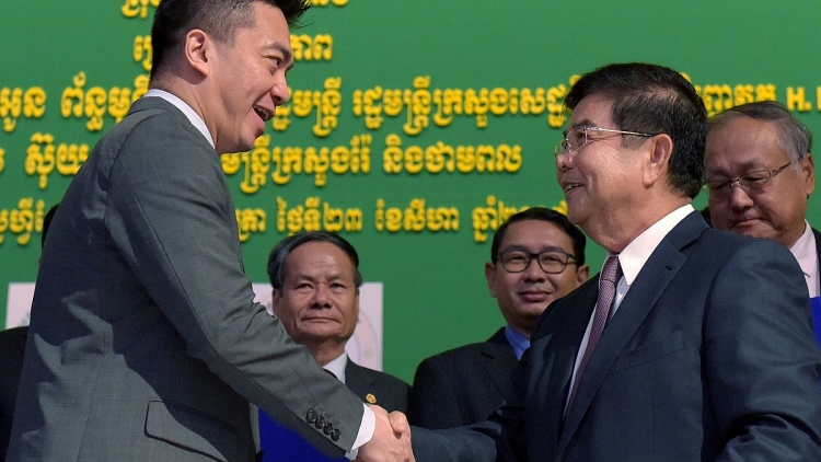 Campuchia lần đầu tiên khai thác dầu mỏ