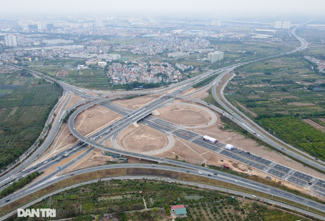 Thông xe nút giao 400 tỷ đồng nối cao tốc Hà Nội - Hải Phòng với Vành đai 3 - 4