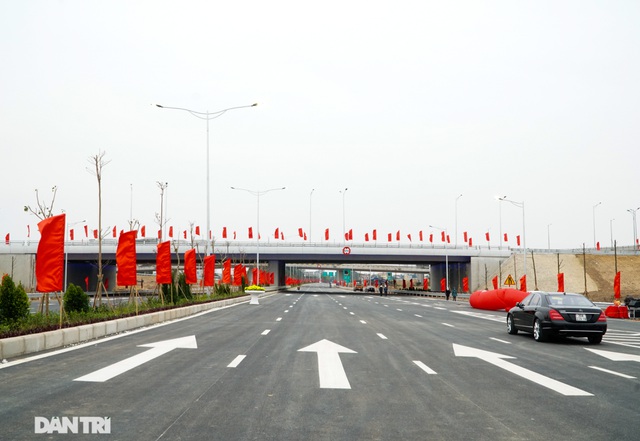 Thông xe nút giao 400 tỷ đồng nối cao tốc Hà Nội - Hải Phòng với Vành đai 3 - 9