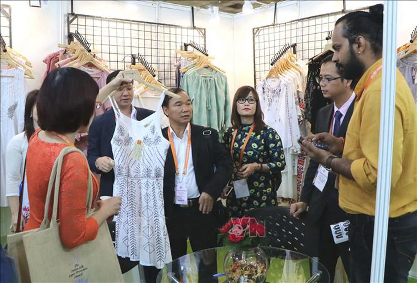 Doanh nghiệp dệt may Việt Nam tìm kiếm cơ hội hợp tác tại Hội chợ Dệt may quốc tế Ấn Độ tổ chức tại New Delhi. Ảnh: TTX