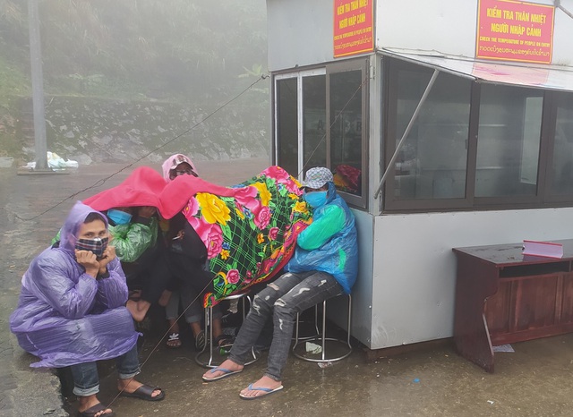 Hà Tĩnh: Hàng ngàn lao động về nước sớm để cách ly đón Tết - 1