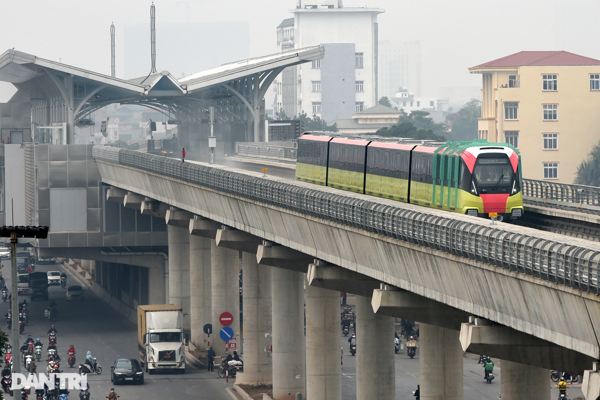 Ngỡ ngàng hình ảnh tàu đường sắt Nhổn - ga Hà Nội lăn bánh - 16