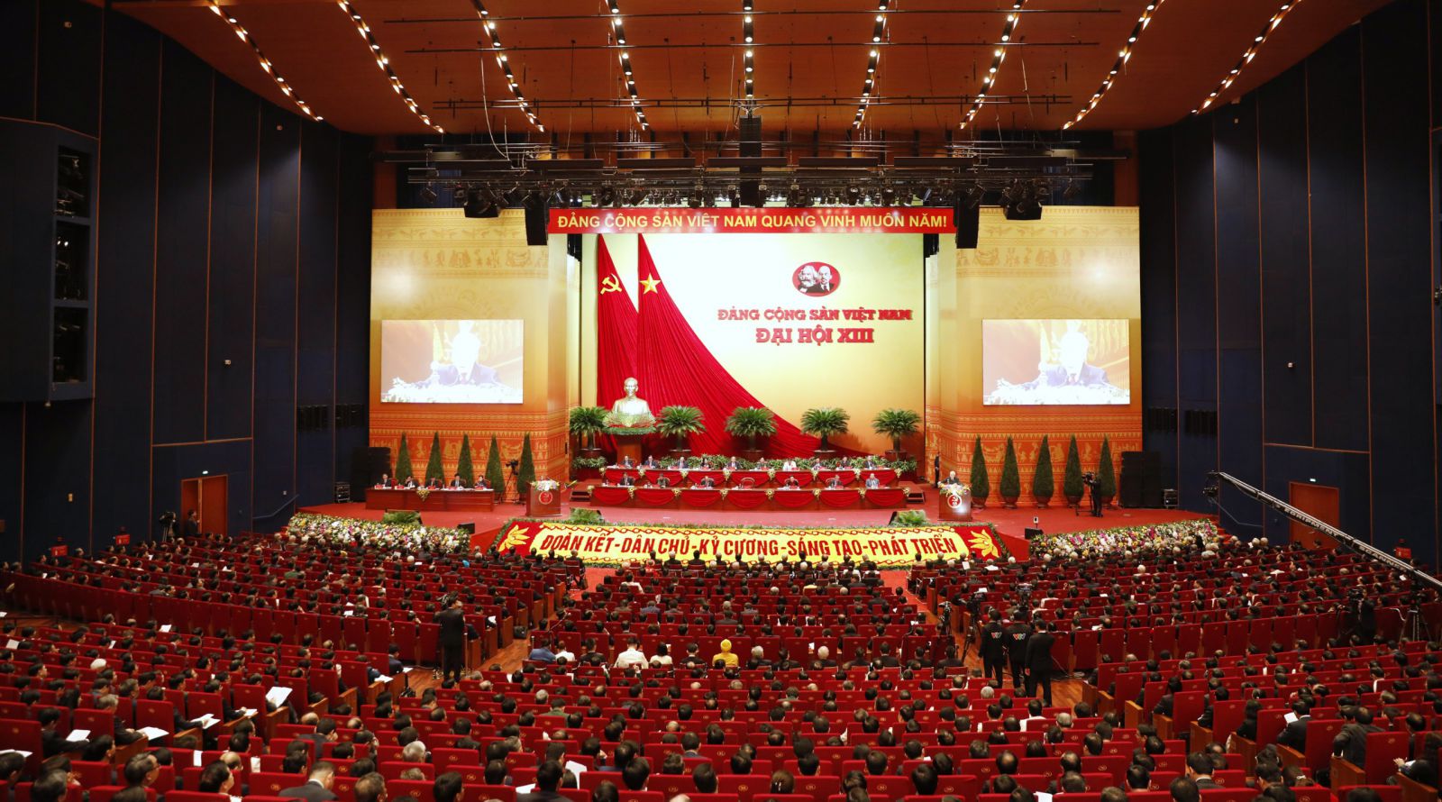 Đại hội XIII của Đảng đã sang ngày làm việc thứ 3.