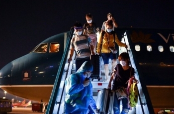 Việt Nam đã đón chuyến bay quốc tế thường lệ đầu tiên