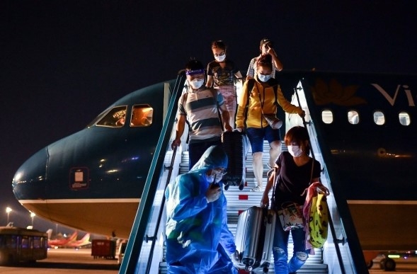 Việt Nam đã đón chuyến bay quốc tế thường lệ đầu tiên