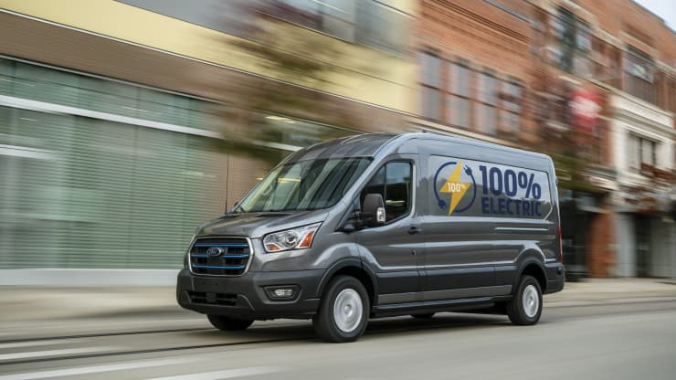 Ford Transit hoàn toàn bằng điện mới vào ngày 12 tháng 11 năm 2020.