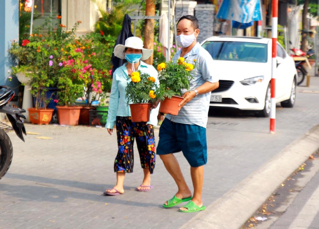 Nhịp sống ngày Tết trong khu phong tỏa ở Bình Dương